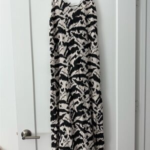 Old Navy Monochrome Patterned Apparel